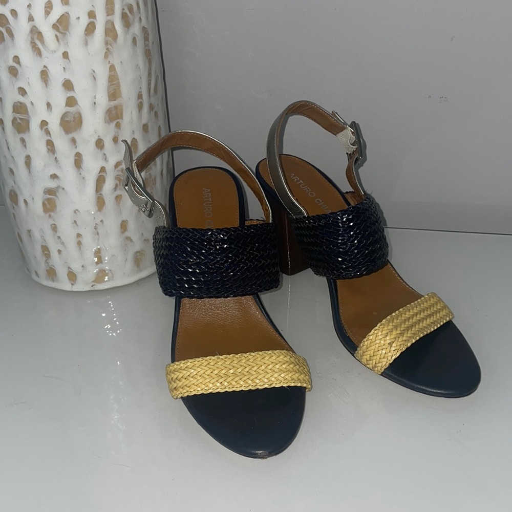 Arturo Chiang leather sandals